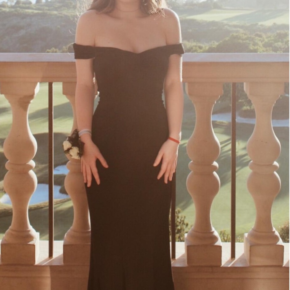Reformation black off shoulder mermaid gown - Picture 2 of 6